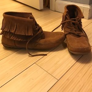 Ankle fringe Minnetonka booties